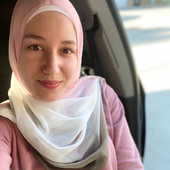 Meet your Posher, Manal - Picture 1 of 1